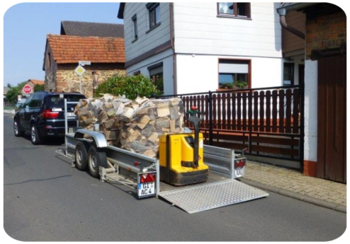 Anlieferung per Tieflader von 3 Zylindern